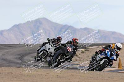 media/Nov-16-2025-Race Pace (Sun) [[8c5fa54630]]/Non Verified Riders (1st 20 Minutes)/6-Turn 12 (2pm)/